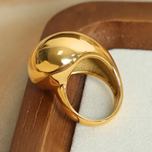 Anillo dorado retro redondo de gota