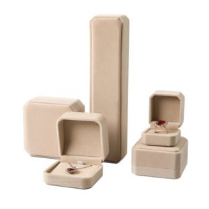 Caja de regalo beige 7*8 cm