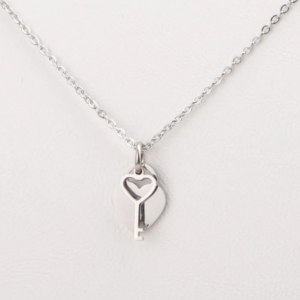 Collar colgante de corazón y llave